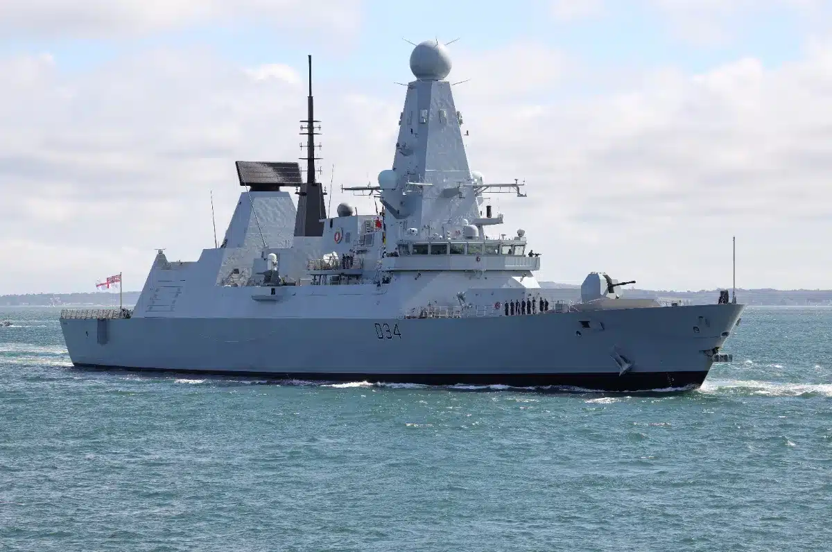 Un navire de guerre à l’abandon : le HMS Daring cloué au port depuis plus de 3 000 jours