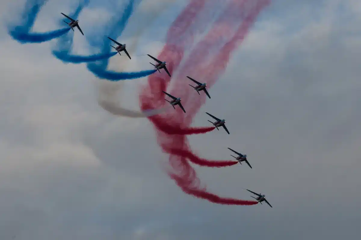 Saint-Étienne sous le choc : la Patrouille de France renonce à son show tant attendu