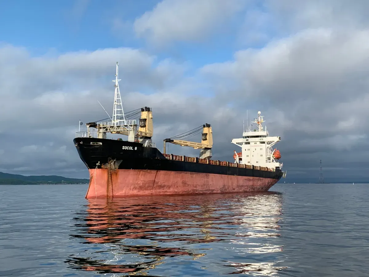 Pétroliers russes en perdition : un navire repart, l’autre dérive et inquiète l’Europe