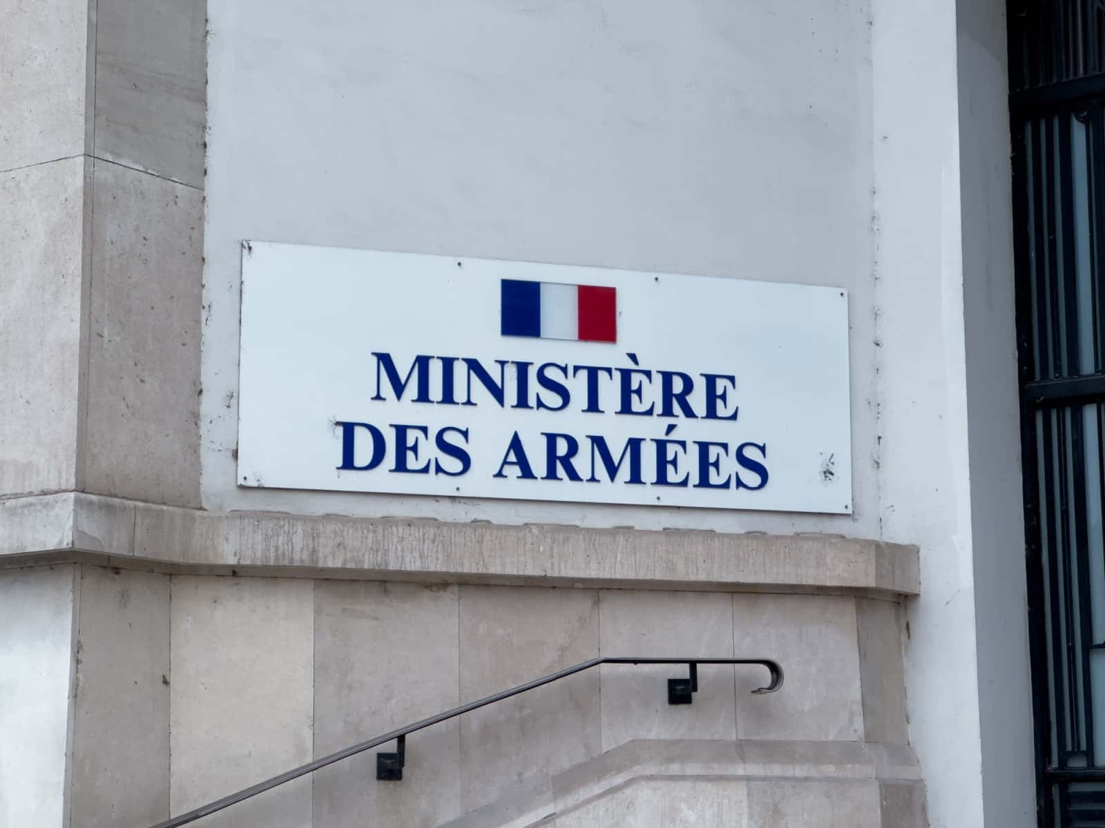 Recel de matériel du ministère des Armées : trois personnes arrêtées dont un militaire